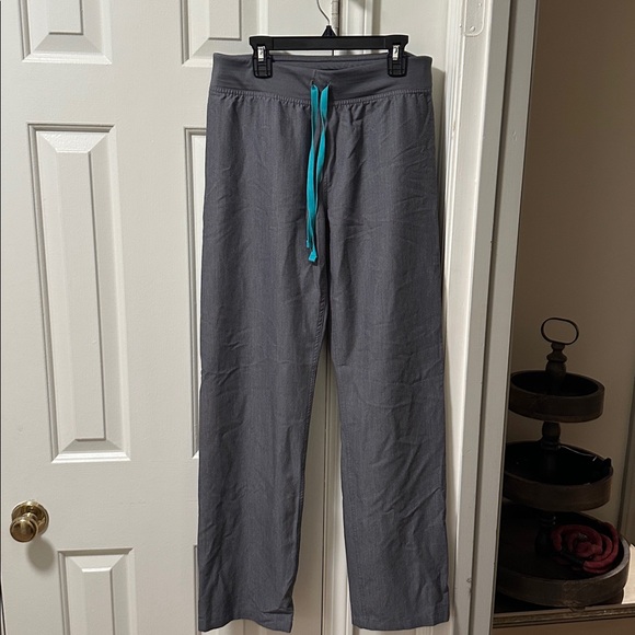 Figs Graphite Scrub Set - Picture 2 of 5